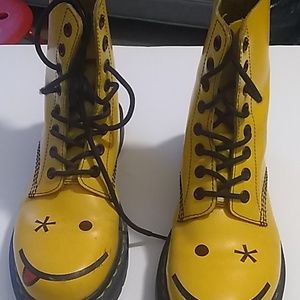 DR. MARTANS Women's yellow size 6